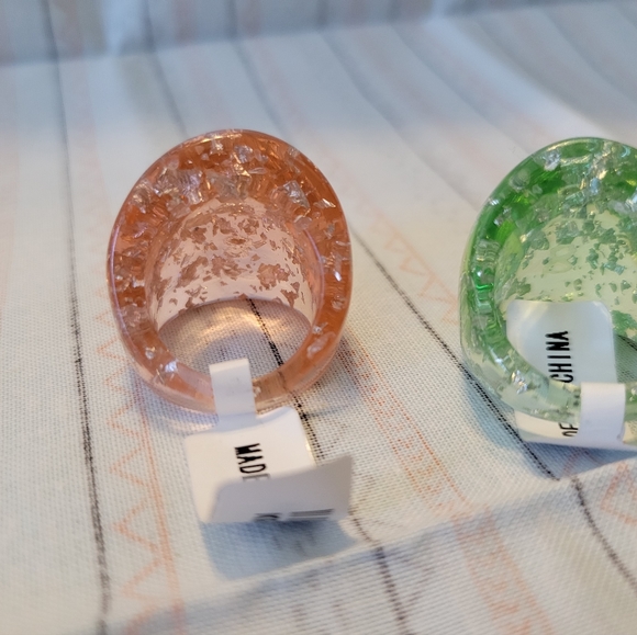 Costume Jewelry, Rings with Glitter in it. Cute Green and Pink - Picture 4 of 4